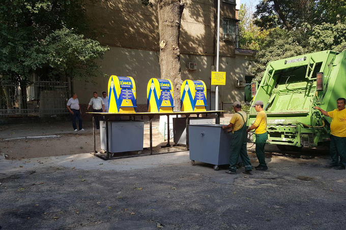 Первые подземные контейнеры для мусора установлены в Ташкенте