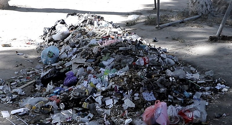 Tashkent without garbage bins: why are streets full of garbage?
